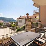 Burum - With Beautiful View 3 Apartman *