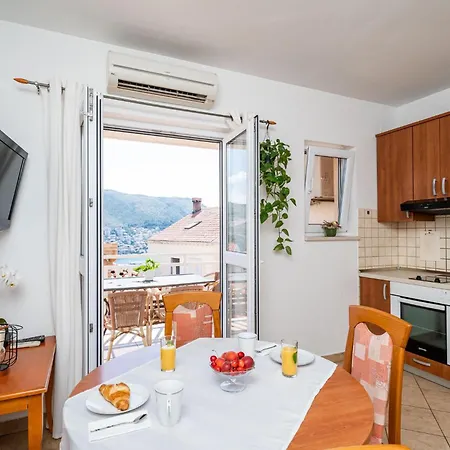 Burum - With Beautiful View 3 Apartment