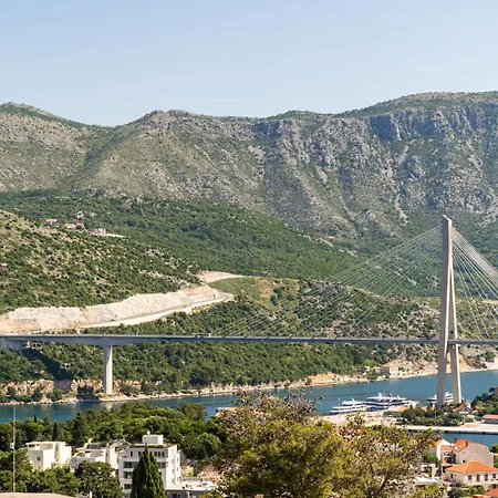 Burum - With Beautiful View 3 아파트